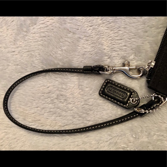 Coach wristlet - Picture 4 of 4